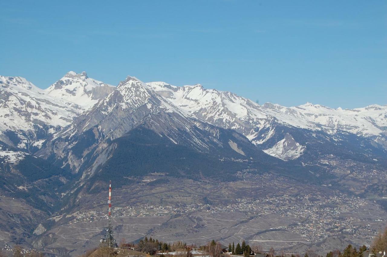 La Foret Apartment With Spectacular Mountain Views Нендаз Екстериор снимка